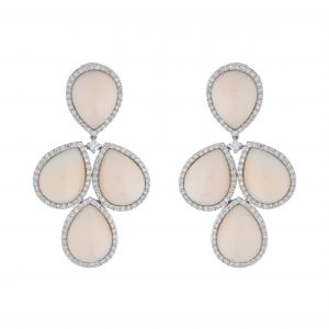 Orecchini in oro 18 kt, corallo rosa e diamanti