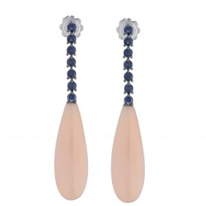 Orecchini in oro 18 kt, corallo rosa e zaffiri