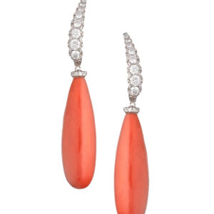 Orecchini in oro 18 kt, corallo rosso e diamanti