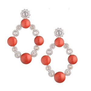 Orecchini in oro 18 kt, corallo rosso e diamanti