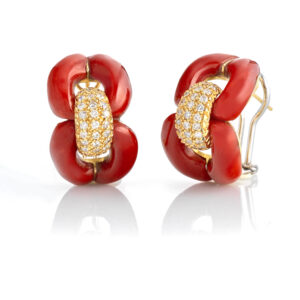 Orecchini in oro 18 kt, corallo rosso e diamanti