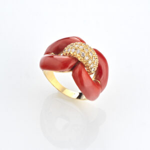 Anello in oro 18 kt, corallo rosso e diamanti
