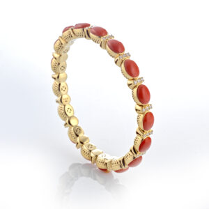 Bracciale elastico in oro 18 kt, corallo rosso e diamanti