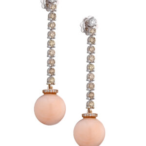 Orecchini in oro 18 kt, corallo rosa e diamanti