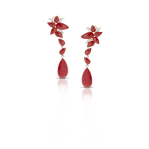 Orecchini in oro 18 kt, corallo rosso e diamanti