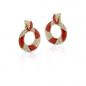 Orecchini in oro 18 kt, corallo rosso e diamanti