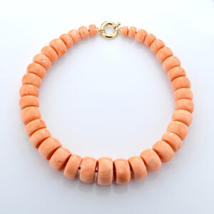 Collana in corallo arancio e chiusura in oro 18 kt