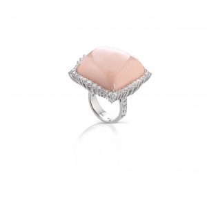 Anello in oro 18 kt, corallo rosa e diamanti